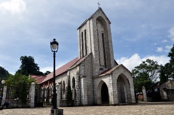 nhà thờ sapaa - unique travel